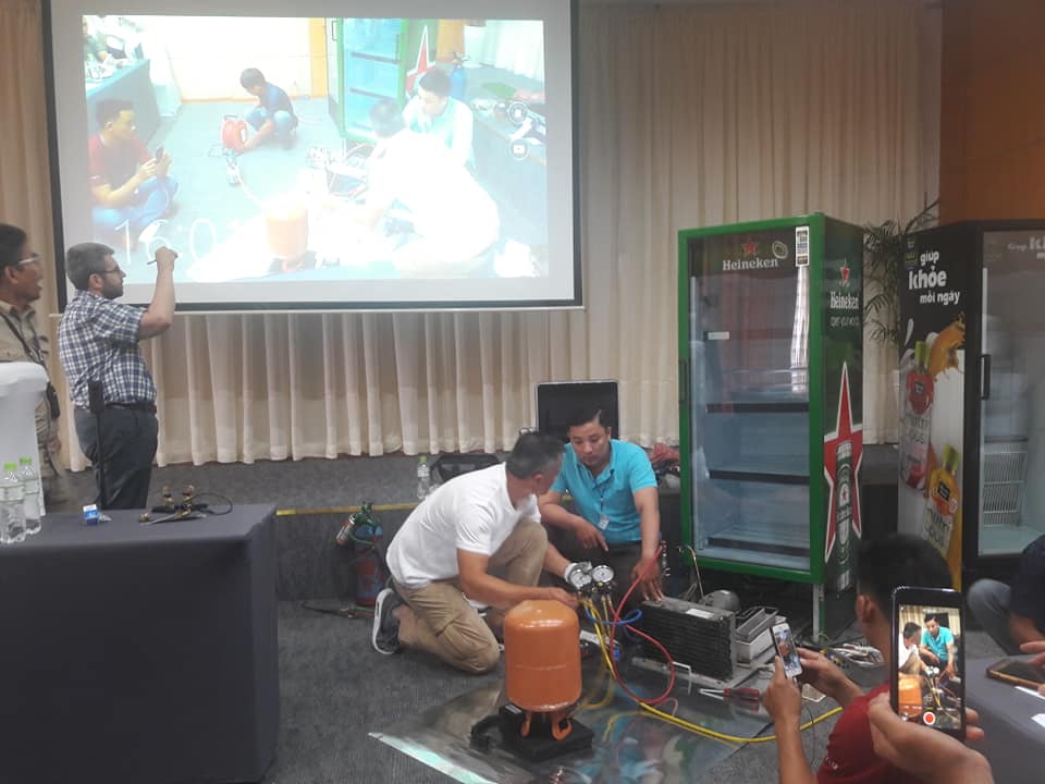 Giao lưu, hỏi hỏi kỹ thuật mới với 2 chuyên gia người Đức