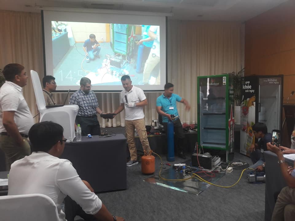 Giao lưu, hỏi hỏi kỹ thuật mới với 2 chuyên gia người Đức